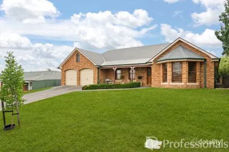 17 Cypress Cres, Kelso, NSW 2795