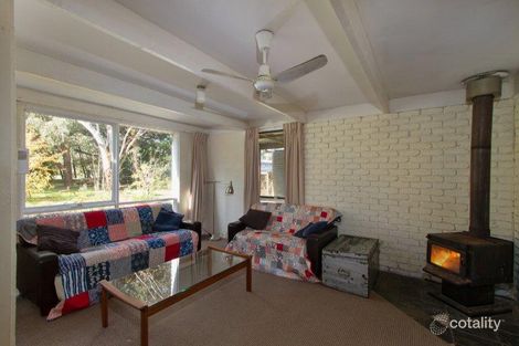 Property photo of 64 Andrew Avenue Woodend VIC 3442