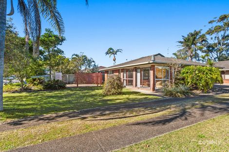 Property photo of 1/2 Andrew Avenue Pottsville NSW 2489