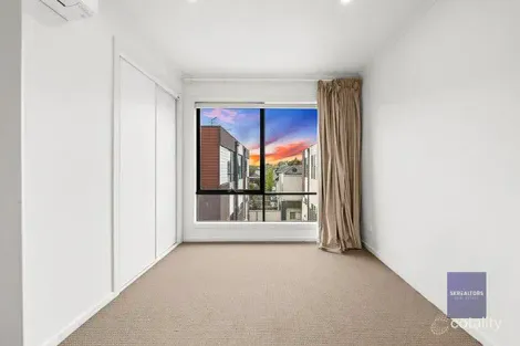 Property photo of 28 Alexander Circuit Craigieburn VIC 3064