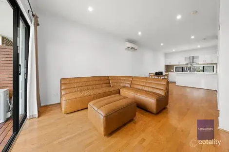 Property photo of 28 Alexander Circuit Craigieburn VIC 3064
