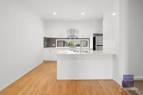Property photo of 28 Alexander Circuit Craigieburn VIC 3064