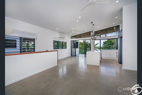Property photo of 6 Diamond Close Stratford QLD 4870