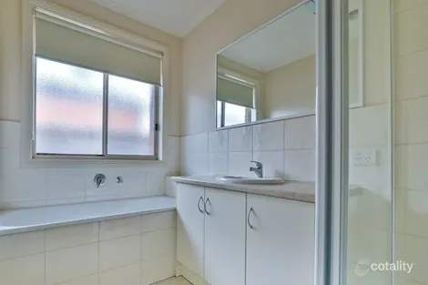 Property photo of 2 Weebill Way Pakenham VIC 3810