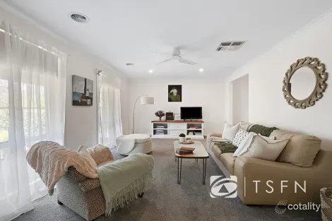 Property photo of 2 Aspin Gardens Golden Square VIC 3555