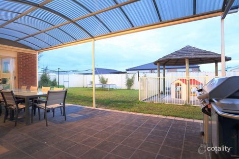 Property photo of 14 Sapphire Crescent Pakenham VIC 3810