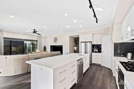 Property photo of 11 Seaview Place Wannanup WA 6210