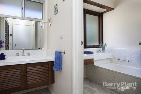 Property photo of 16 Lewton Road Mount Waverley VIC 3149