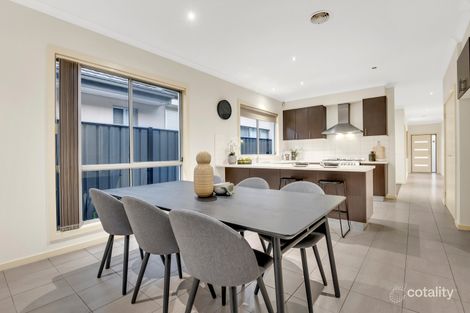 Property photo of 15 Waterbird Link Craigieburn VIC 3064
