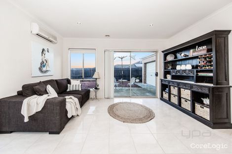 Property photo of 40 Mundi Crescent Manor Lakes VIC 3024