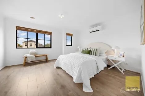 Property photo of 5 Foxdale Place Cairnlea VIC 3023