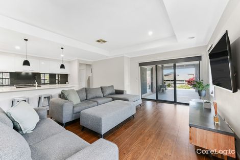 Property photo of 21 Featherbrook Circuit Cranbourne North VIC 3977