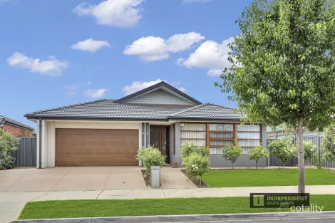 66 Wimbledon Bvd, Strathtulloh, VIC 3338