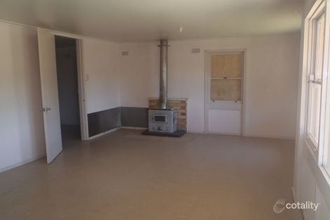 Property photo of 18 Armstrong Crescent Dubbo NSW 2830