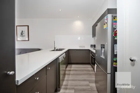 Property photo of 5 Wildflower Lane Cairnlea VIC 3023