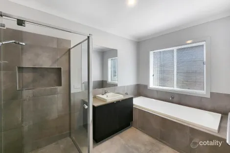 Property photo of 13 Raam Circuit Armstrong Creek VIC 3217