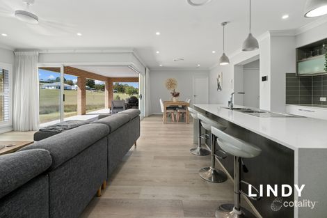 Property photo of 28 Lancaster Close Wattle Ponds NSW 2330