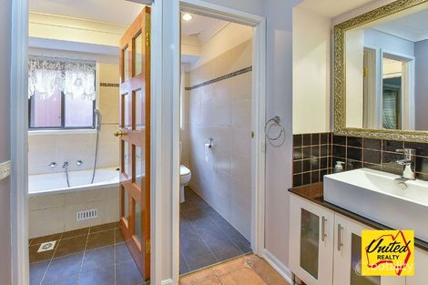 Property photo of 14 Anthony Drive Rosemeadow NSW 2560