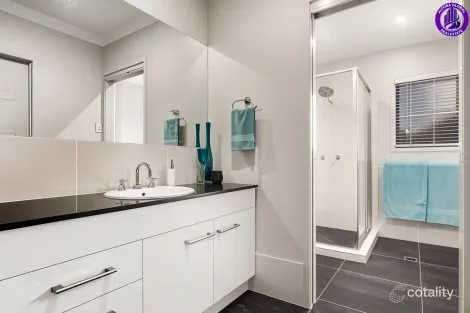 Property photo of 27 Pardalote Place Cashmere QLD 4500