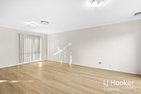 Property photo of 35 Sovereign Circuit Glenfield NSW 2167