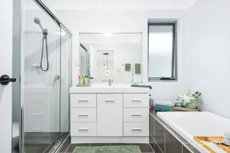 Property photo of 8 Regency Drive Harrington Park NSW 2567