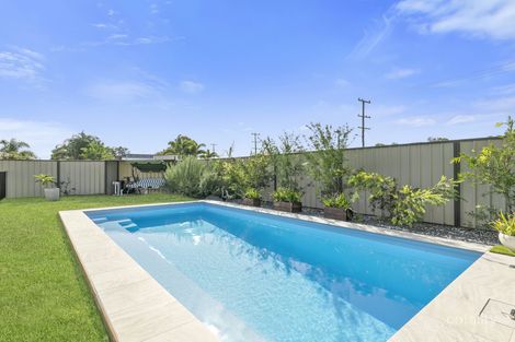 Property photo of 1 Sinclair Place Ningi QLD 4511