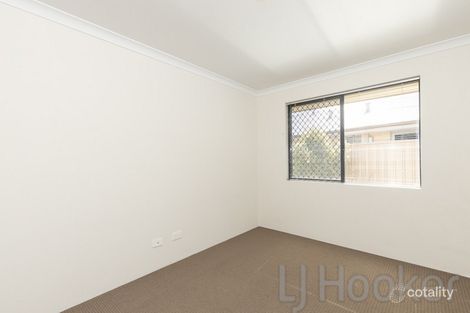 Property photo of 11 Rochdale Circle Meadow Springs WA 6210