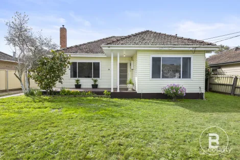 14 Shirley St, Wendouree, VIC 3355