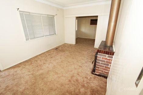 Property photo of 4 Killara Avenue Mount Austin NSW 2650
