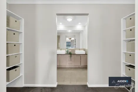 Property photo of 85 Enterprise Circuit Fraser Rise VIC 3336