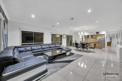 Property photo of 6 Pride Grove Wyndham Vale VIC 3024