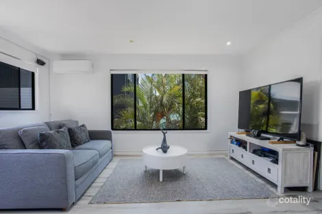 Property photo of 1/25 Ferguson Avenue Labrador QLD 4215