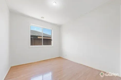 Property photo of 5 Amron Close Deer Park VIC 3023