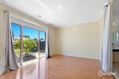 Property photo of 5 Amron Close Deer Park VIC 3023