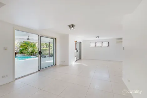 Property photo of 49 Cadogan Street Carindale QLD 4152