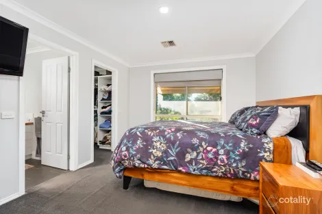 Property photo of 10 Osprey Circuit West Wodonga VIC 3690