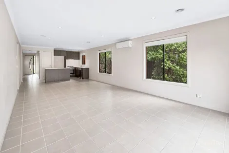 Property photo of 19 Markbeech Crescent Officer VIC 3809