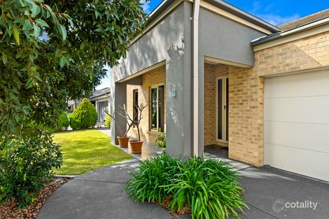 Property photo of 5 Discovery Avenue Cranbourne North VIC 3977