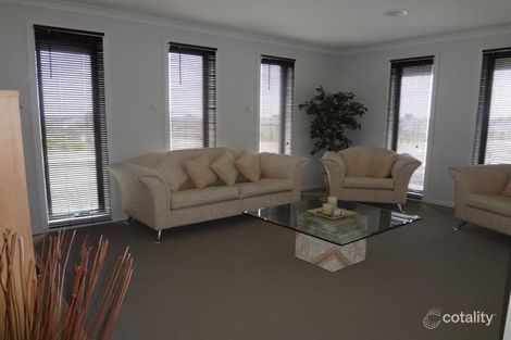 Property photo of 28 Diamond Parade Skye VIC 3977