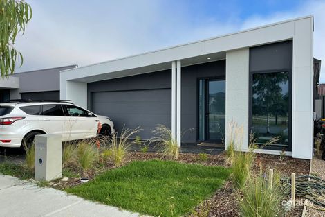 27 Timberline Pkwy, Pakenham, VIC 3810