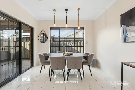 Property photo of 2/128 Boldrewood Parade Reservoir VIC 3073