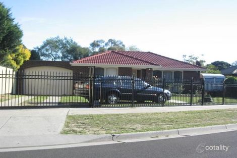 13 Crossdale Rise, Endeavour Hills, VIC 3802