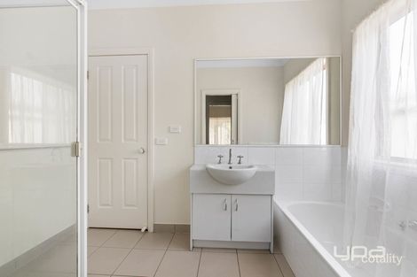 Property photo of 86 Oakview Parade Caroline Springs VIC 3023