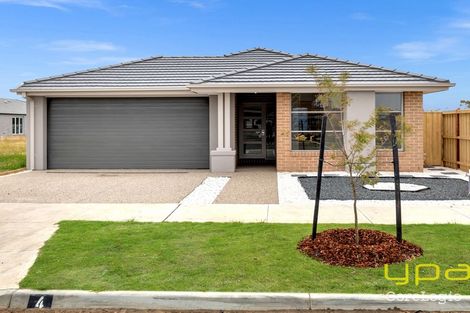 Property photo of 4 Luster Circuit Cranbourne South VIC 3977