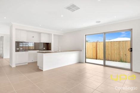 Property photo of 4 Luster Circuit Cranbourne South VIC 3977