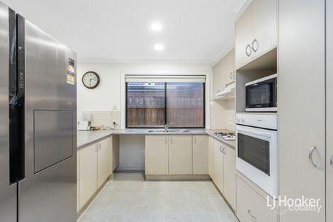 Property photo of 33 Mathisen Terrace Hillside VIC 3037