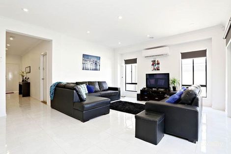 Property photo of 42 Otago Loop Caroline Springs VIC 3023