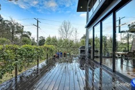 Property photo of 18 First Avenue Cockatoo VIC 3781