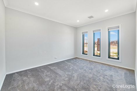 Property photo of 8 Owlcat Avenue Clyde North VIC 3978