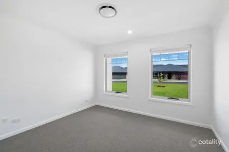 Property photo of 8 Davis Crescent Caerleon NSW 2850